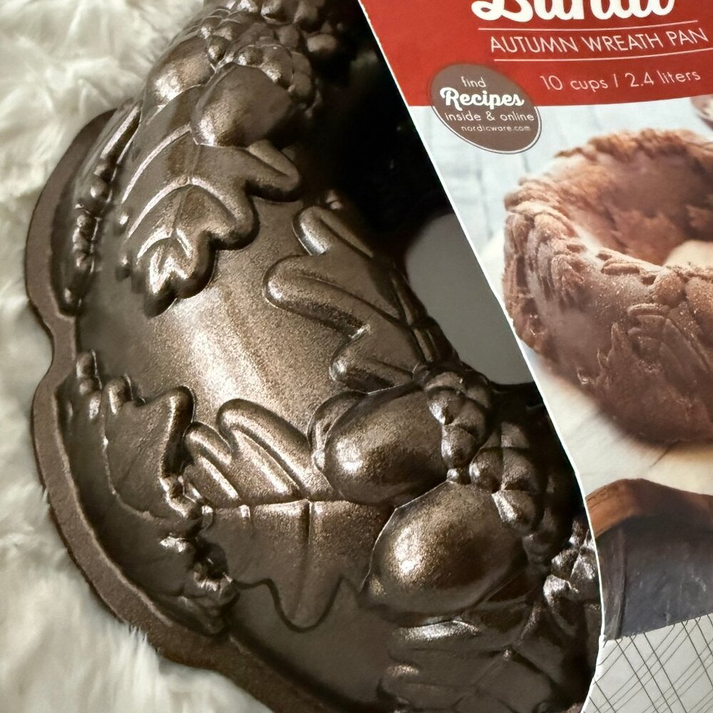 Nordic Ware Platinum Autumn Wreath Bundt Pan
